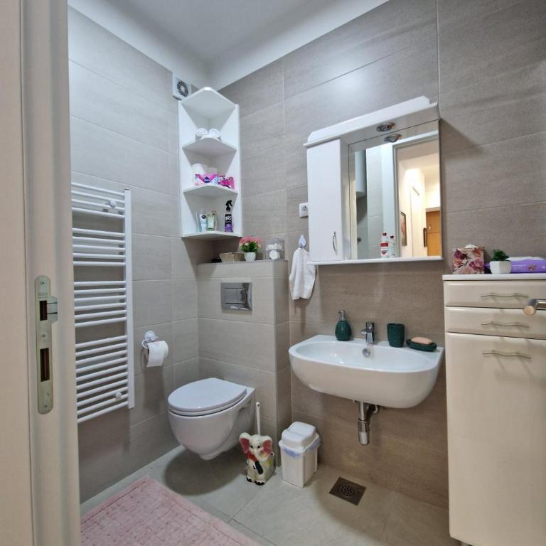 Apartmani Stan na dan 34 - Apartman sa 2 Spavaće Sobe i Balkonom - 17