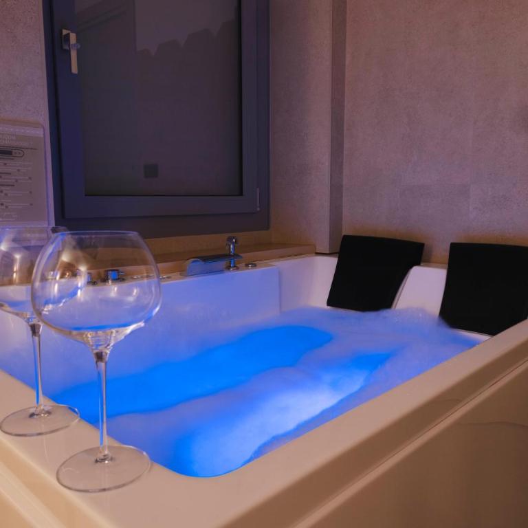 Sardinian Days - Suites & Rooms - King Room with Spa Bath - 19