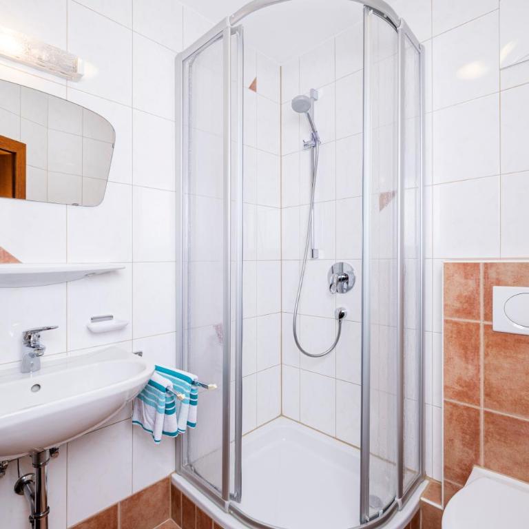 Lippnerhof - Three-Bedroom Apartment with Shower - 6