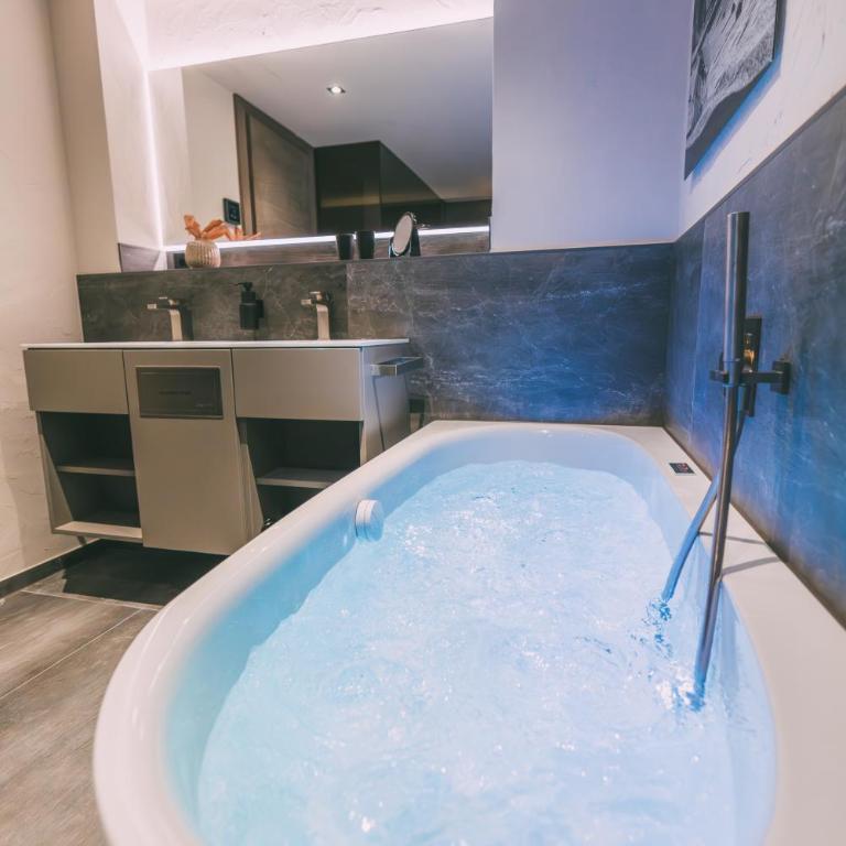 LIVALPIN 2Enjoy - with private Sauna - Two-Bedroom Apartment with Sauna, Balcony and Mountain View - 8