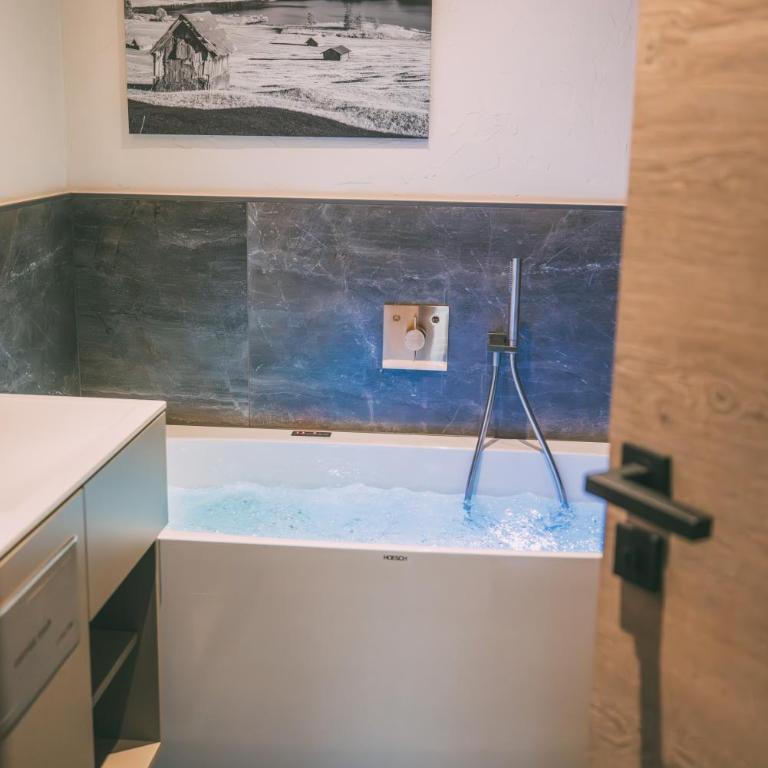 LIVALPIN 2Enjoy - with private Sauna - Two-Bedroom Apartment with Sauna, Balcony and Mountain View - 30
