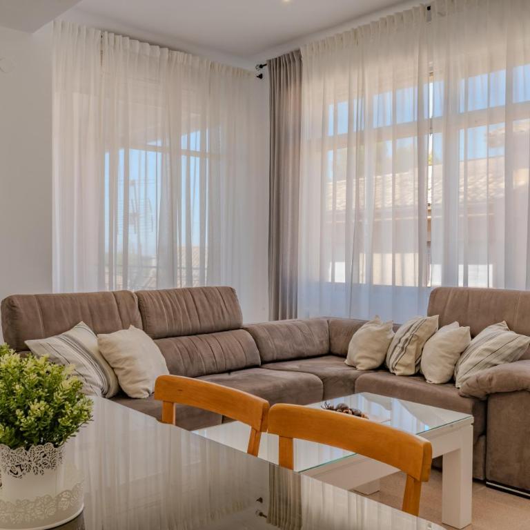 LIVING CAZORLA II - Apartamento de 3 dormitorios - 1