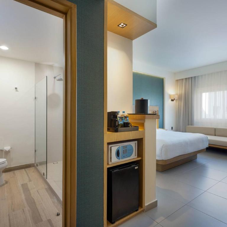 Courtyard by Marriott Cancun Airport - King Room with Airport Transfer - 2
