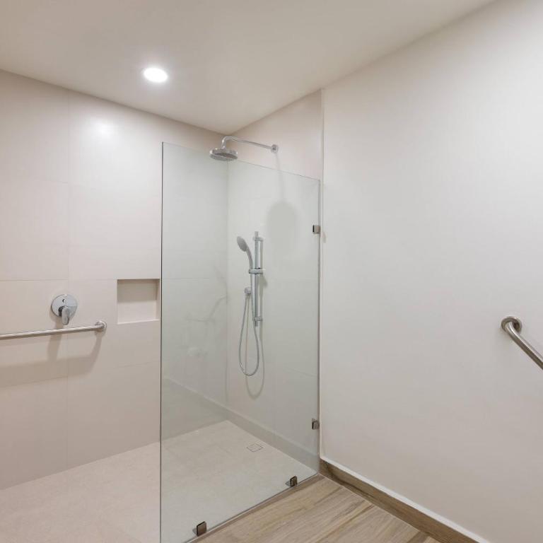 Courtyard by Marriott Cancun Airport - King Room with Airport Transfer - 6