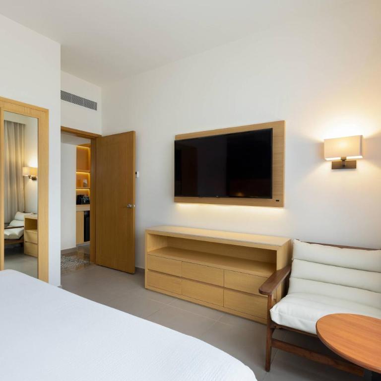 Courtyard by Marriott Cancun Airport - Junior Suite with Airport Transfer - 5