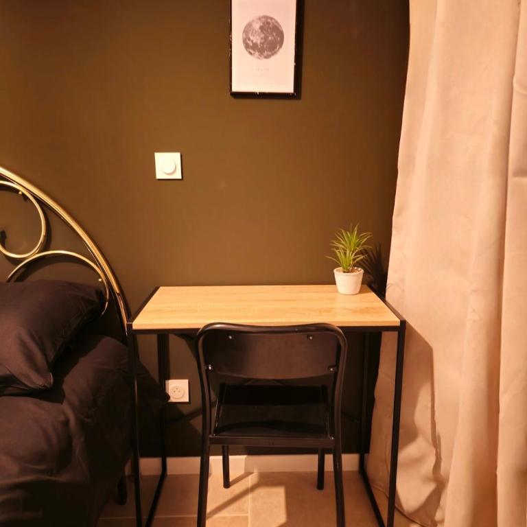 Les chambres de Sandrine avec dans un appartement en collocation - Chambre Double avec Salle de Bains Privative - 12