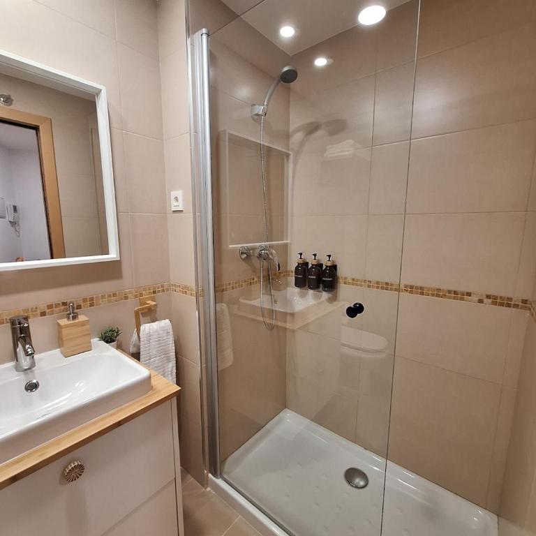 EscarraSuite - One-Bedroom Apartment - 13