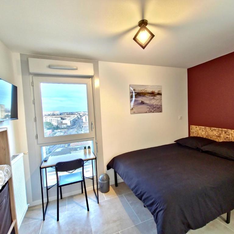 Les chambres de Sandrine avec dans un appartement en collocation - Chambre Double avec Salle de Bains Privative - 2