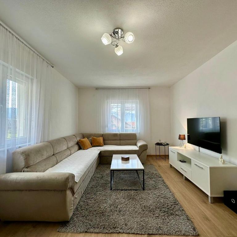 Emos apartment - Two-Bedroom Apartment - 2