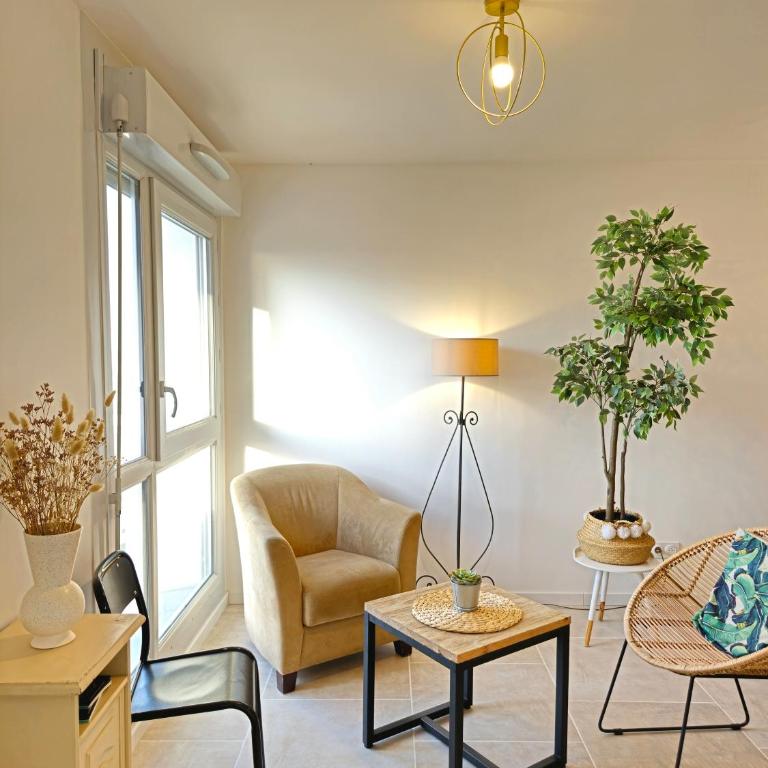 Les chambres de Sandrine avec dans un appartement en collocation - Chambre Double avec Salle de Bains Privative - 12