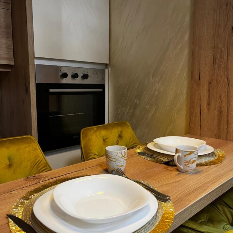 GOLDEN SS Studio - One-Bedroom Apartment with Balcony and Mountain View - 20