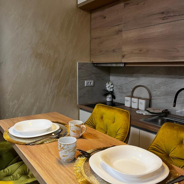 GOLDEN SS Studio - One-Bedroom Apartment with Balcony and Mountain View - 19