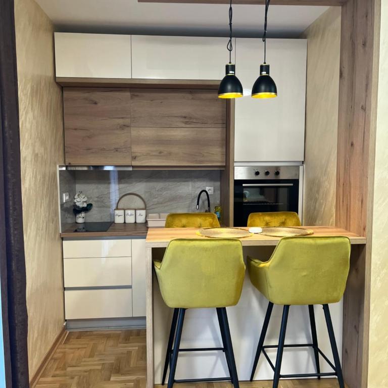 GOLDEN SS Studio - One-Bedroom Apartment with Balcony and Mountain View - 17