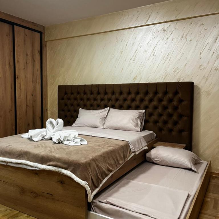 GOLDEN SS Studio - One-Bedroom Apartment with Balcony and Mountain View - 8