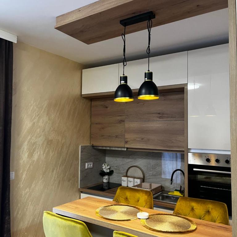 GOLDEN SS Studio - One-Bedroom Apartment with Balcony and Mountain View - 18