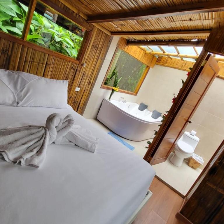 Mindo GlamBird Glamping & Lodge - Suite with Hot Tub - 6