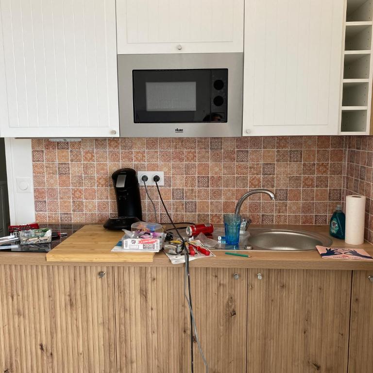 Aux pieds des plages, du port, de la piste cyclable et des commerces de proximité, un studio au dernier étage avec une vue panoramique sur le Bassin d'Arcachon, entièrement rénové, dans une résidence avec piscine - Studio with Balcony - 11