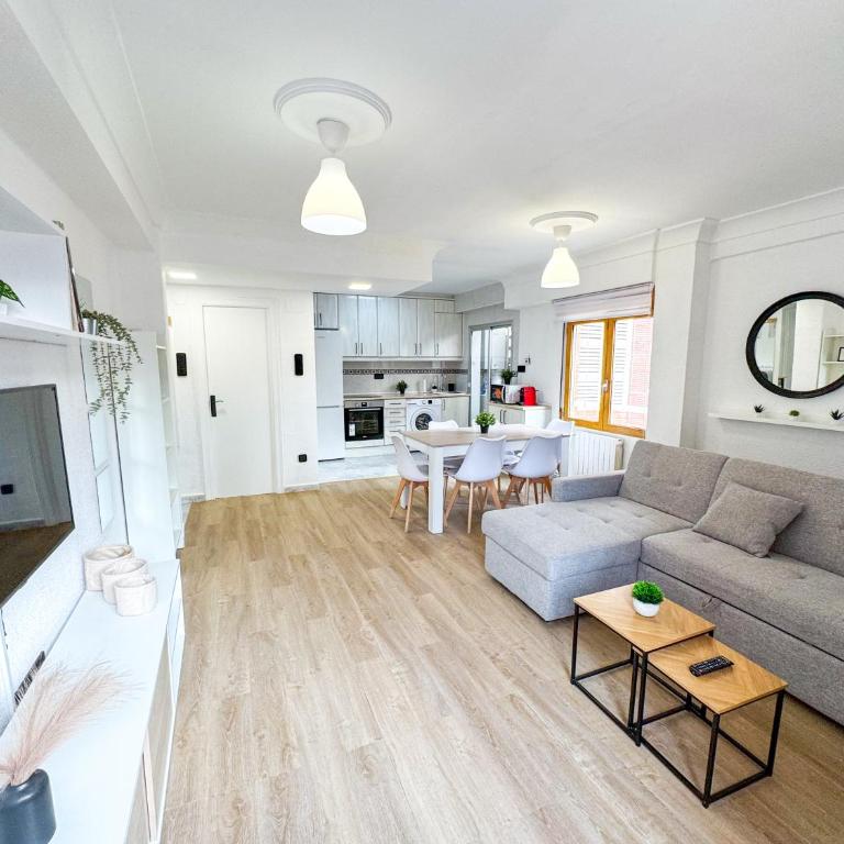 El Aguila Del Pilar ComoTuCasa - Three-Bedroom Apartment - 2