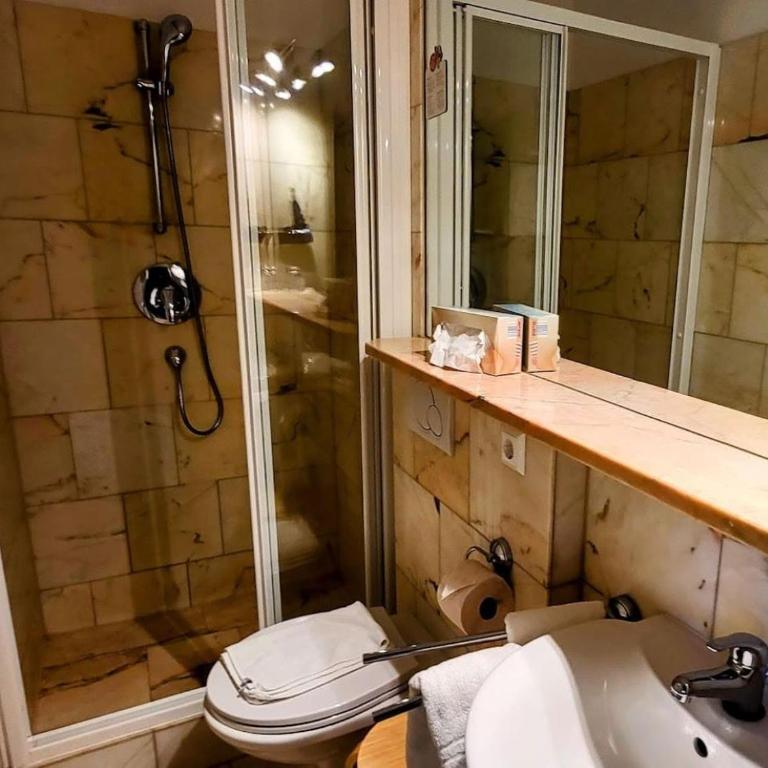 Pension Sedlak - Doppelzimmer mit Seeblick - 9