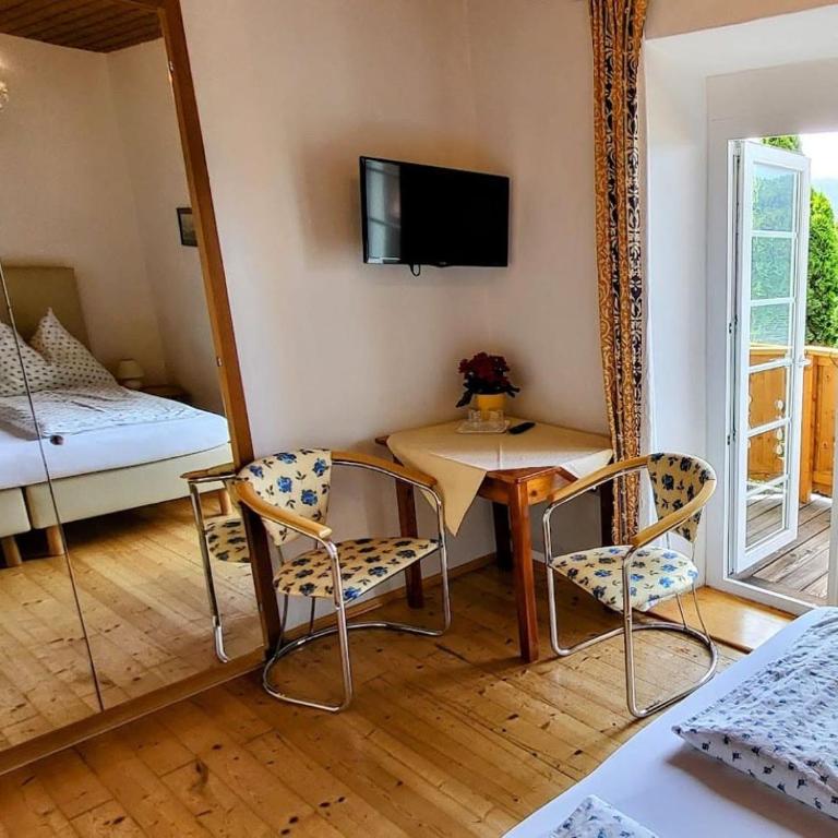 Pension Sedlak - Doppelzimmer mit Seeblick - 12