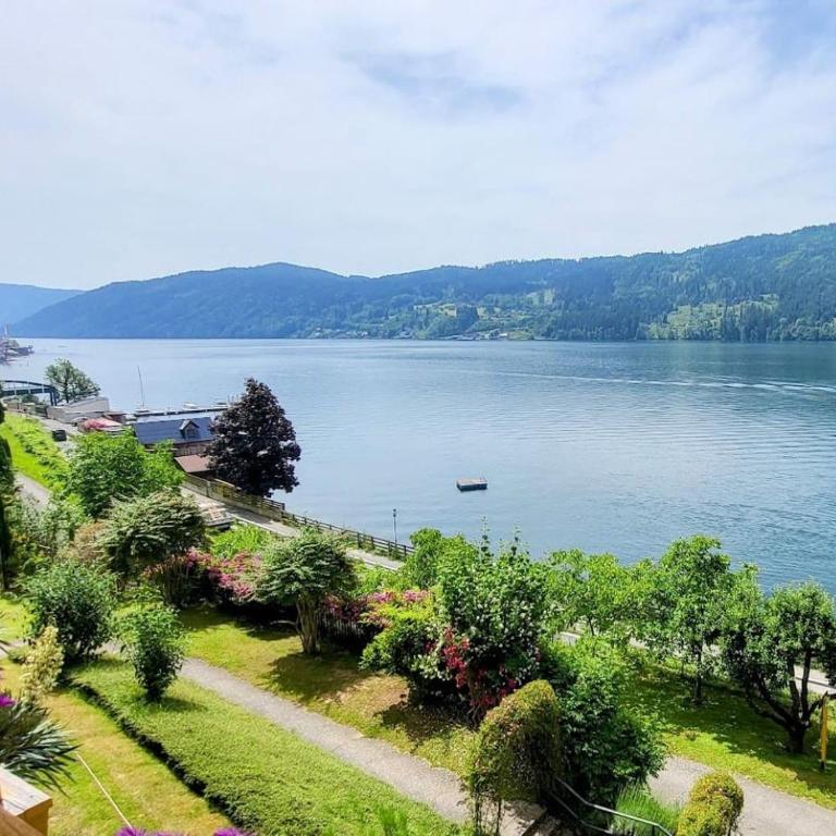 Pension Sedlak - Doppelzimmer mit Seeblick - 13