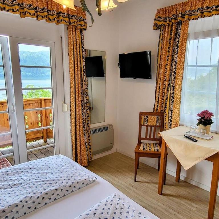 Pension Sedlak - Doppelzimmer mit Seeblick - 15