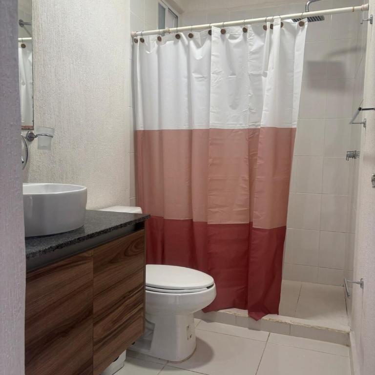 Apt for 4 ppl, walking distance to festival - Two-Bedroom Apartment - 9