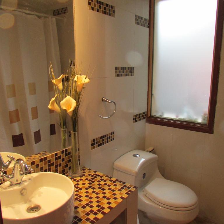 Alojamiento Punta verde Gran casa orilla Lago Rapel piscina ,jardines ,quincho ,terrazas,para 13 - Five-Bedroom House - 33