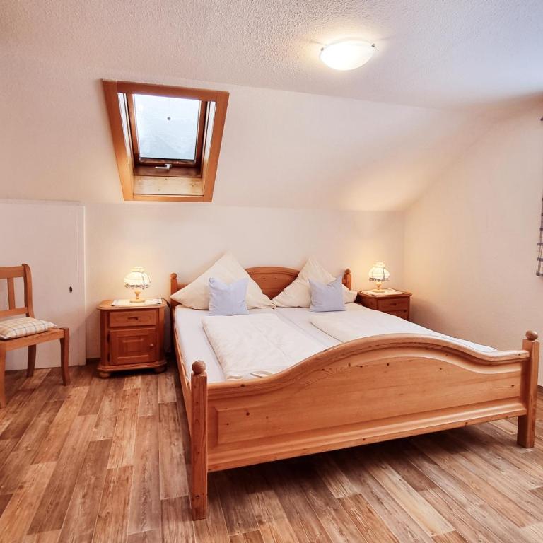 Gschwenderhaus Ferienwohnungen - Apartment mit 3 Schlafzimmern und Balkon - 12