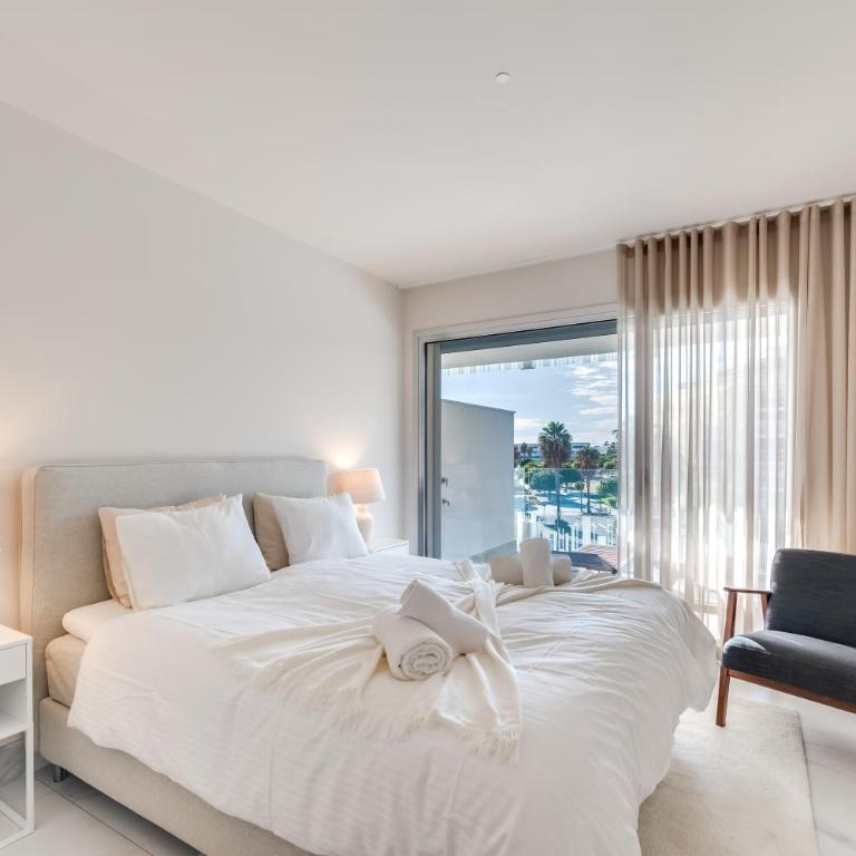 Newly Built 3 BDRM Luxury Apt Close to the Beach - Apartamento de 3 dormitorios - 28