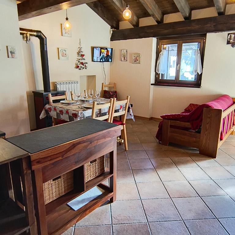 Petit Royal - Maisons de Charme Valle d'Aosta - Appartamento per 6 persone - con Balcone, Giardino e Soppalco - Appartamento con 2 Camere da Letto - 2