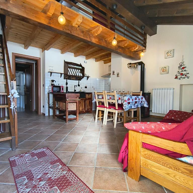 Petit Royal - Maisons de Charme Valle d'Aosta - Appartamento per 6 persone - con Balcone, Giardino e Soppalco - Appartamento con 2 Camere da Letto - 1
