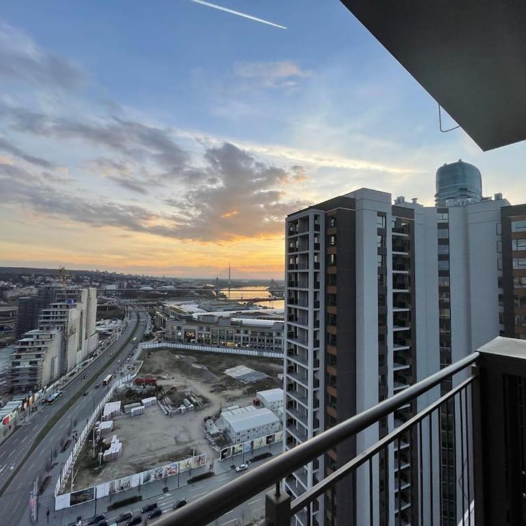 BW SkyVerde on 21st - River & Tower View - Apartman sa 2 Spavaće Sobe - 14