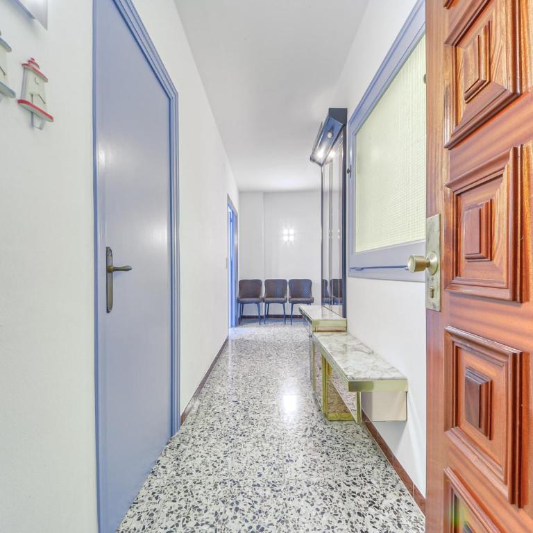Apartment in Roses with Terrace Views - Three-Bedroom Apartment - 2
