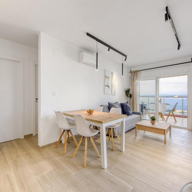 Apartment in Roses near Playa de Roses - Two-Bedroom Apartment - 11