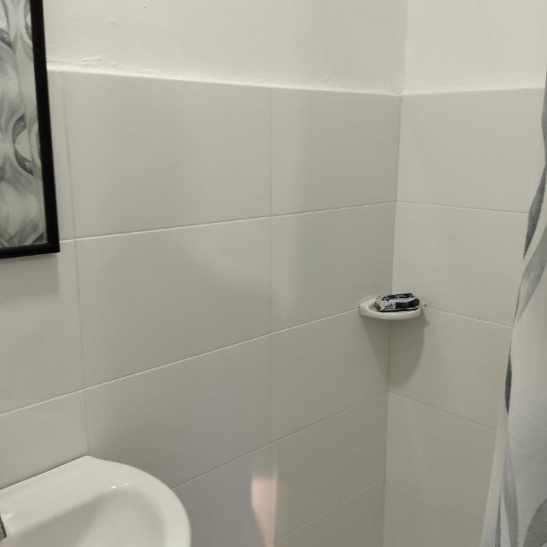 Aparta estudio amoblado independiente - Habitación Doble con baño privado - 1