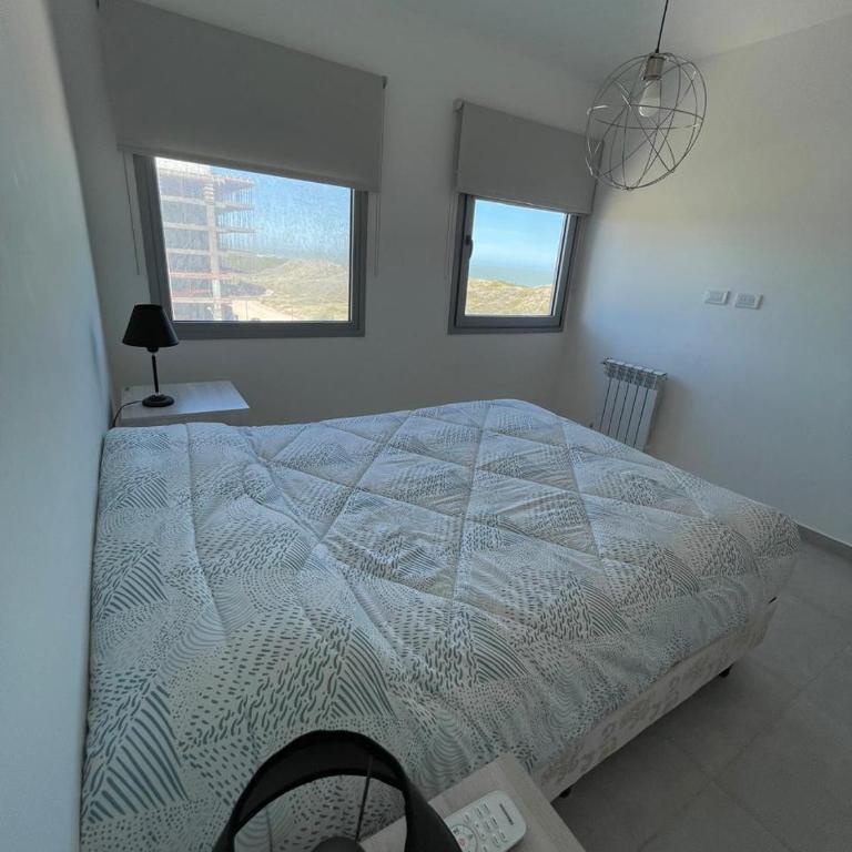 Departamento de lujo frente al mar con vista panorámica, pileta y cochera privada - Apartamento de 2 dormitorios - 8