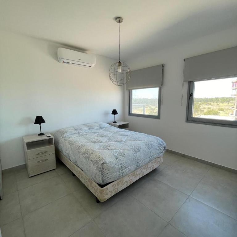 Departamento de lujo frente al mar con vista panorámica, pileta y cochera privada - Apartamento de 2 dormitorios - 7