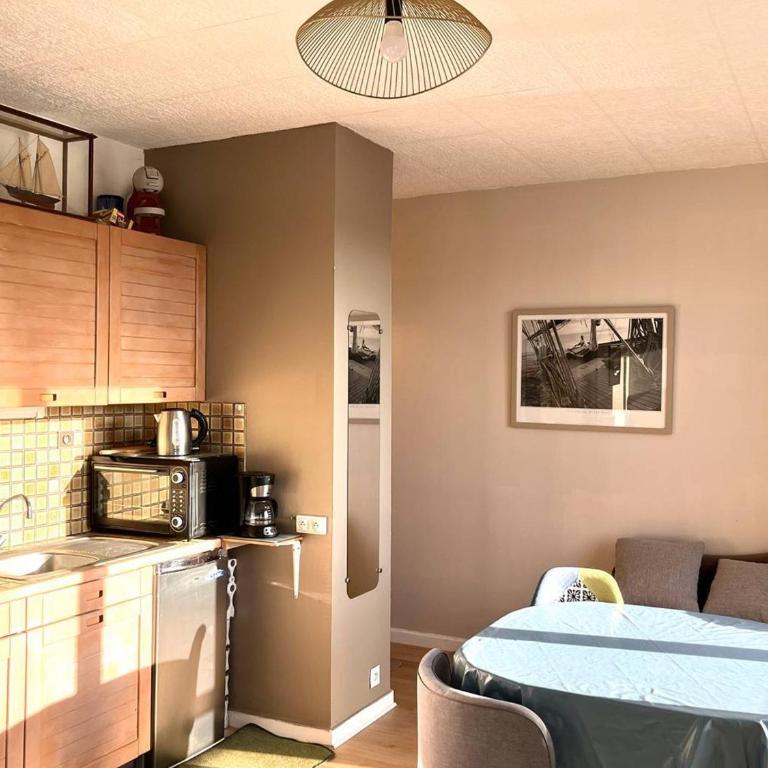 Studio cosy pour 2 pers. avec parking à Perros-Guirec, près de la plage St Guirec - FR-1-368-436 - Apartment - 3