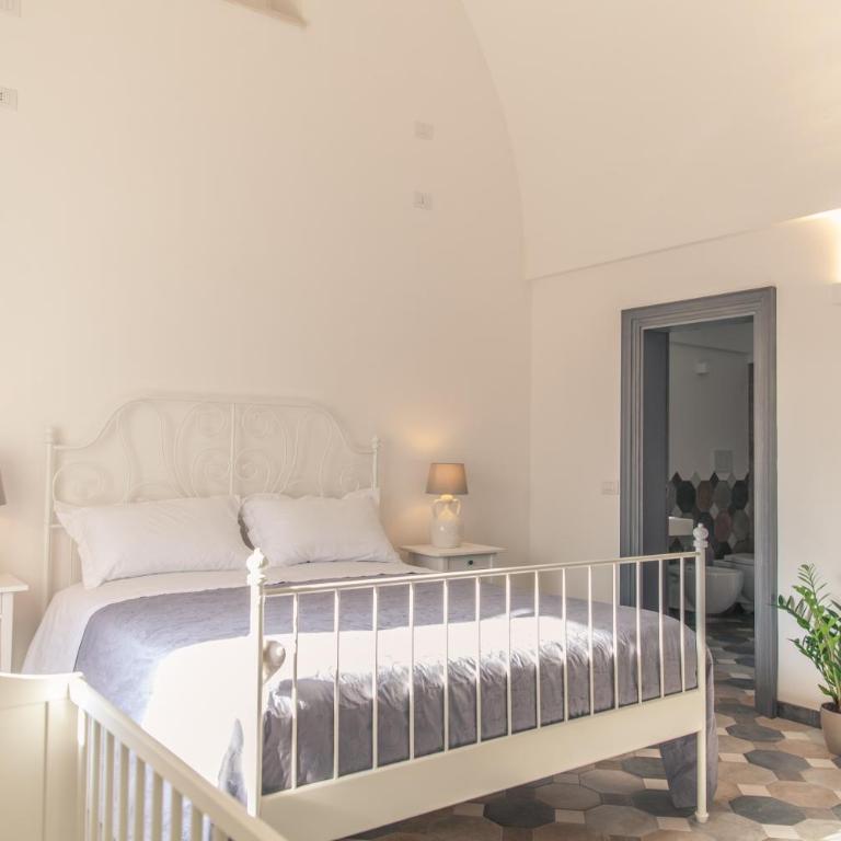 Marinella Suite Home - Camera Quadrupla con Vista Giardino - 6