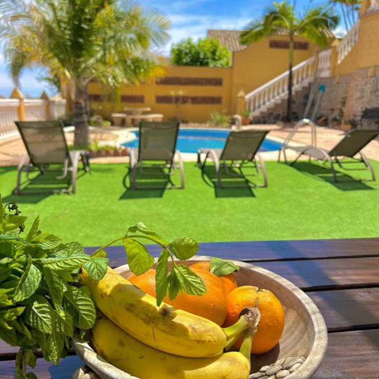 CHALET CON PISCINAS Y VISTAS DE ENSUEÑO - Casa de 5 dormitorios - 7