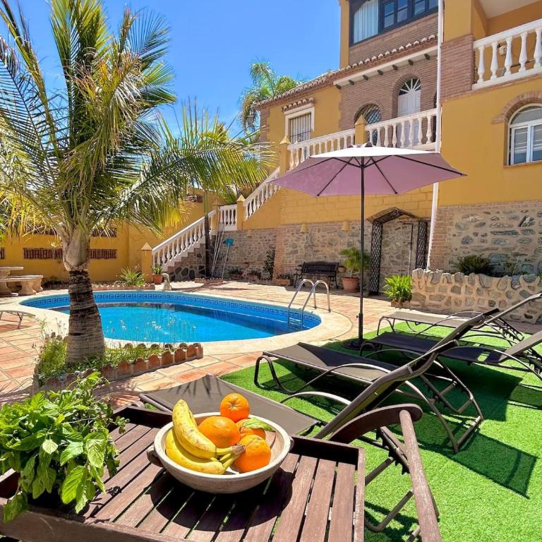 CHALET CON PISCINAS Y VISTAS DE ENSUEÑO - Casa de 5 dormitorios - 11