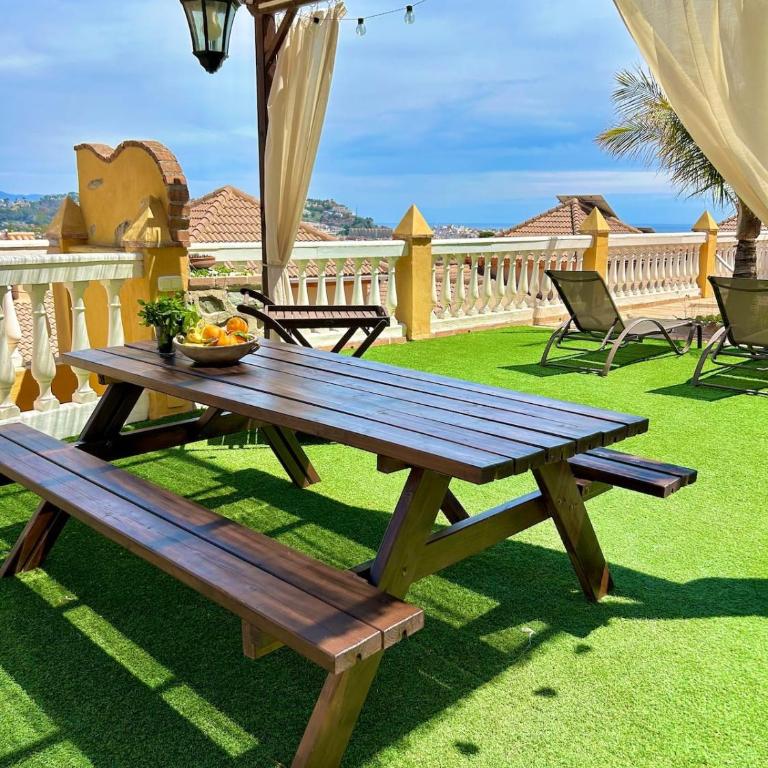 CHALET CON PISCINAS Y VISTAS DE ENSUEÑO - Casa de 5 dormitorios - 8