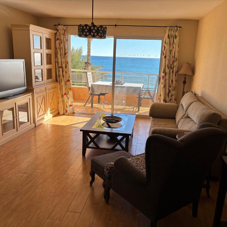 Apartamento primera línea playa Torrevieja El Palmeral - Two-Bedroom Apartment with Sea View - 6