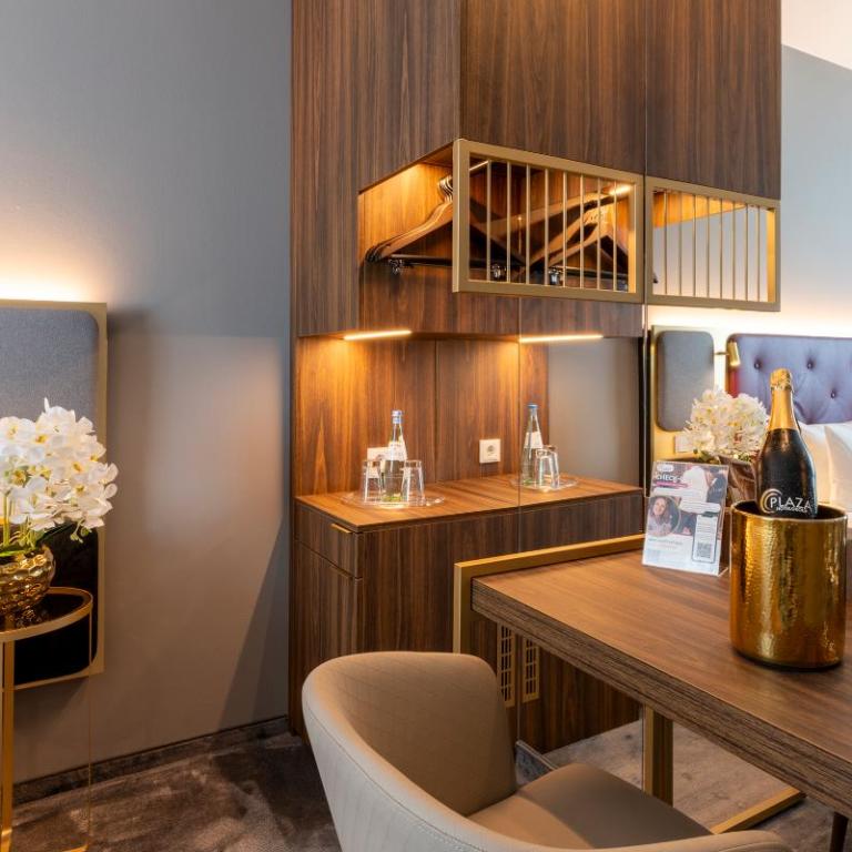 PLAZA Premium München - Twin Room - 9