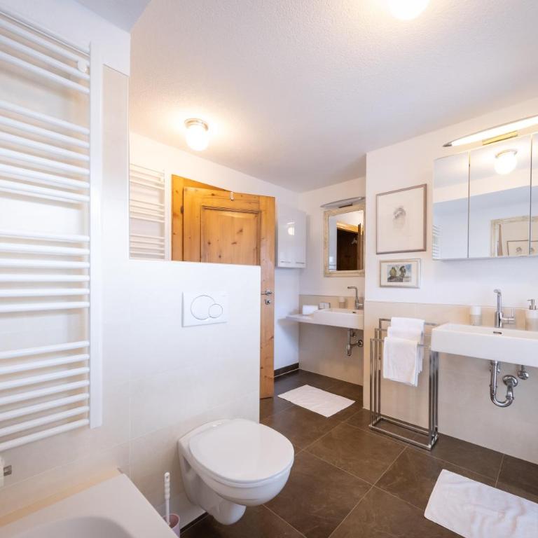 Appartements Fürstauer - Two-Bedroom Apartment with Balcony - 4