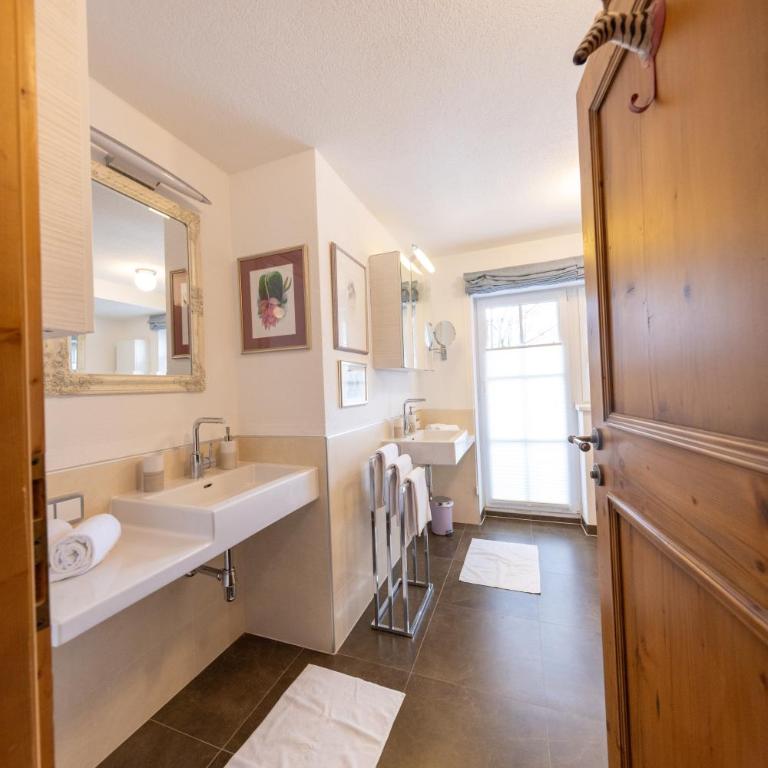 Appartements Fürstauer - Two-Bedroom Apartment with Balcony - 9