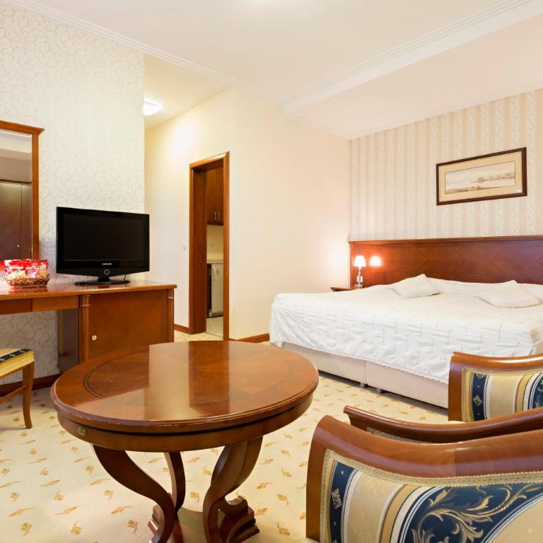 Hotel Orasac - Two-Bedroom Suite with Free Parking - 4