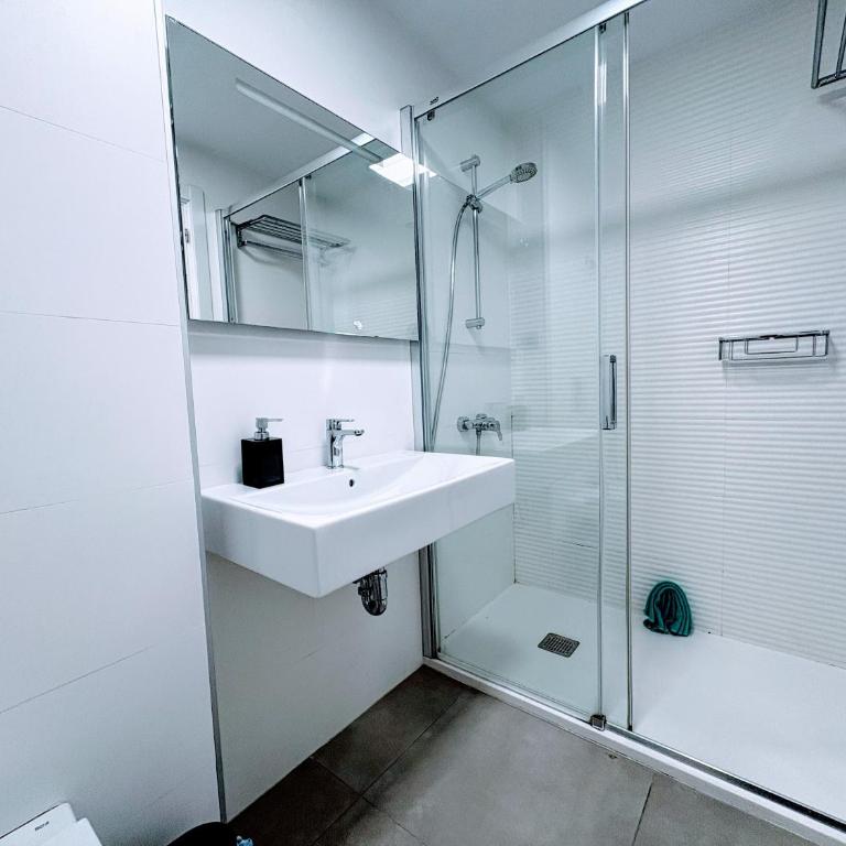 Las Canteras Deluxe - Two-Bedroom Apartment with Partial Ocean View - 28