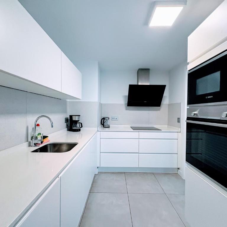 Las Canteras Deluxe - Two-Bedroom Apartment with Partial Ocean View - 32